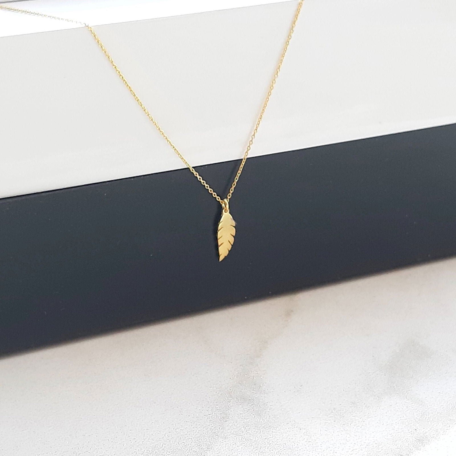 14K Solid Gold Leaf necklace - InfinityJools