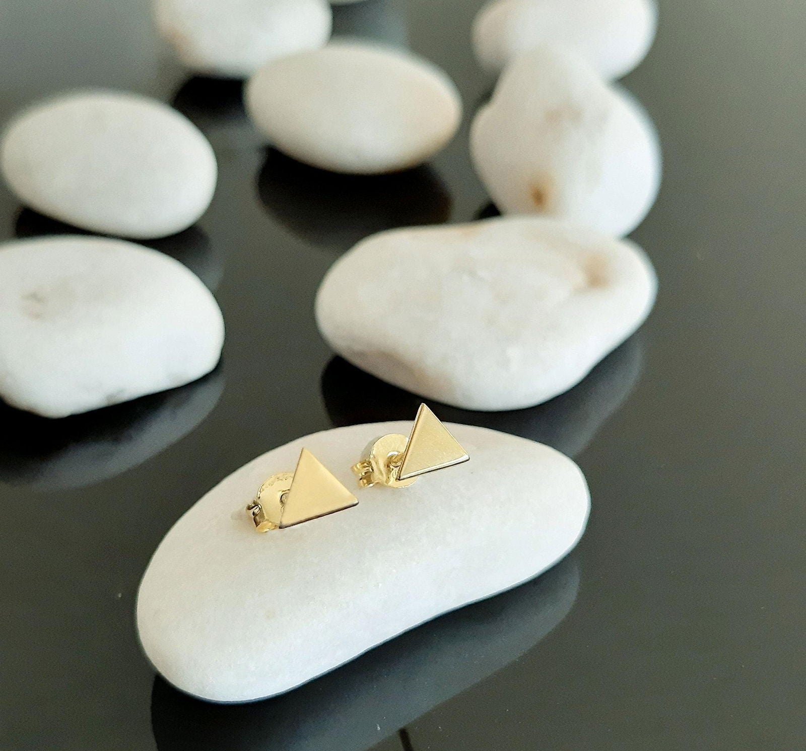 14K Solid Gold Tiny Gold Triangles Stud Earrings - InfinityJools