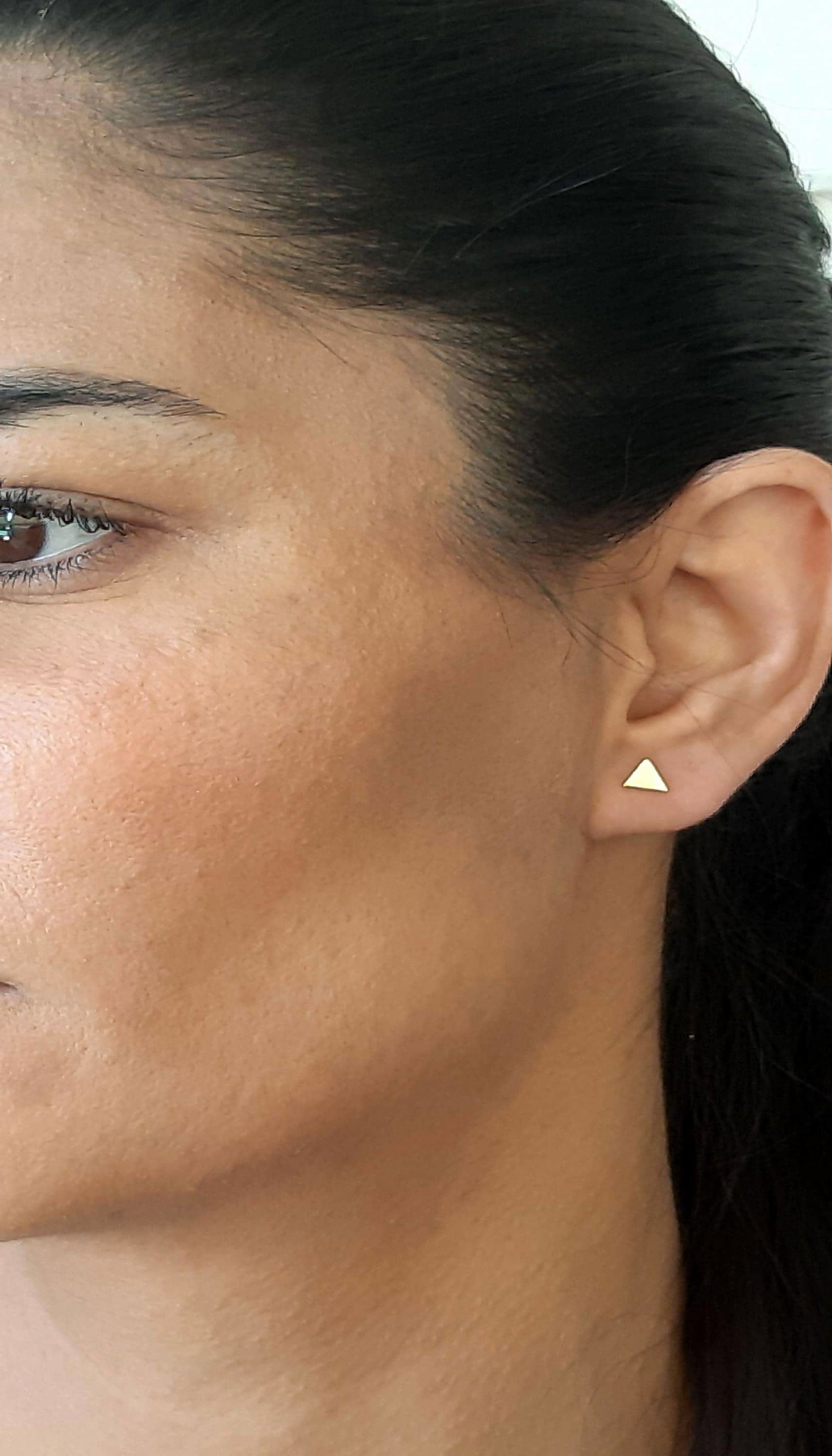 14K Solid Gold Tiny Gold Triangles Stud Earrings - InfinityJools