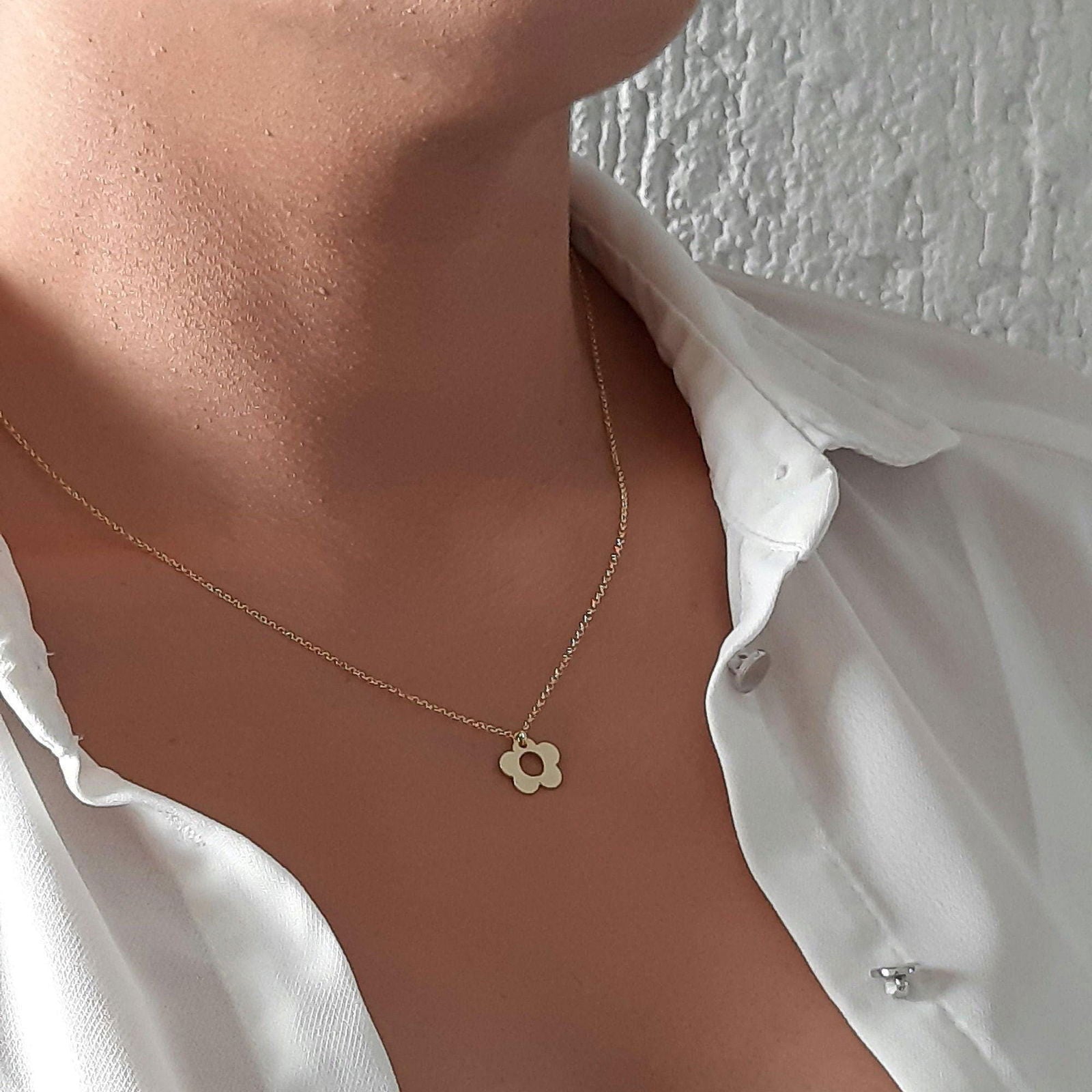14K Yellow Gold Flower necklace - InfinityJools