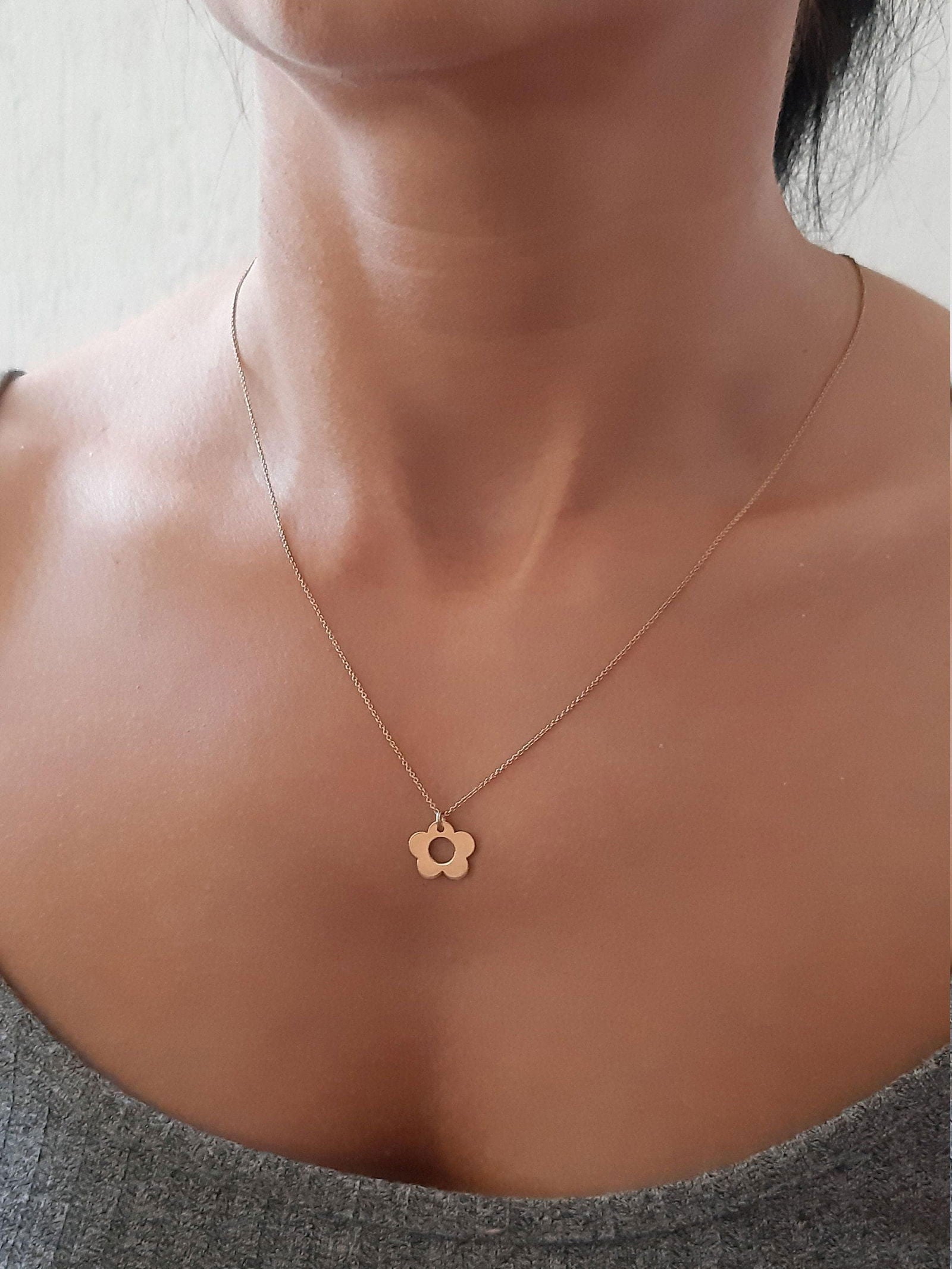 14K Yellow Gold Flower necklace - InfinityJools