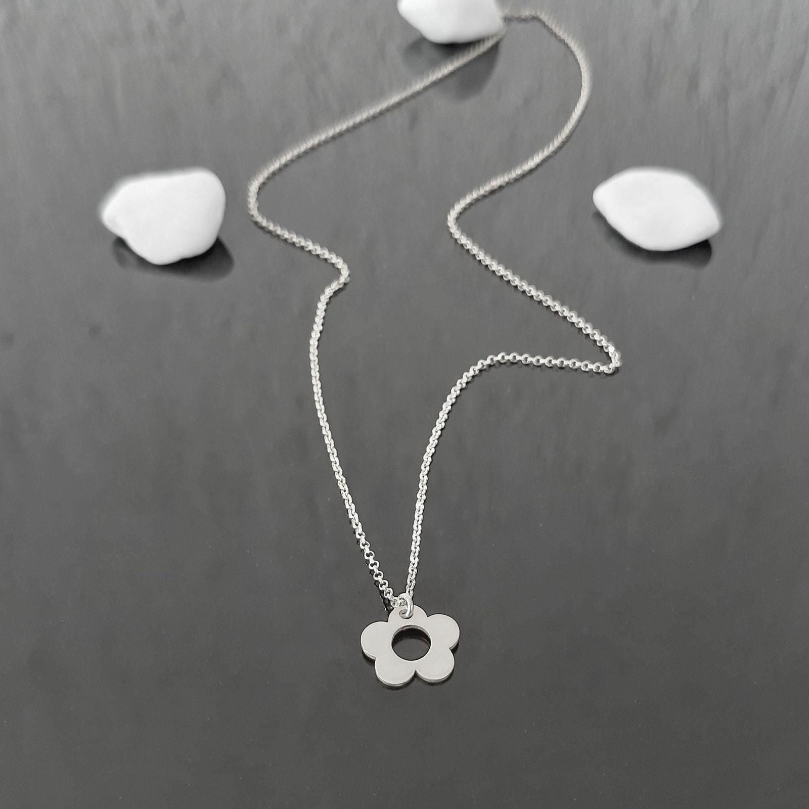 14K Yellow Gold Flower necklace - InfinityJools