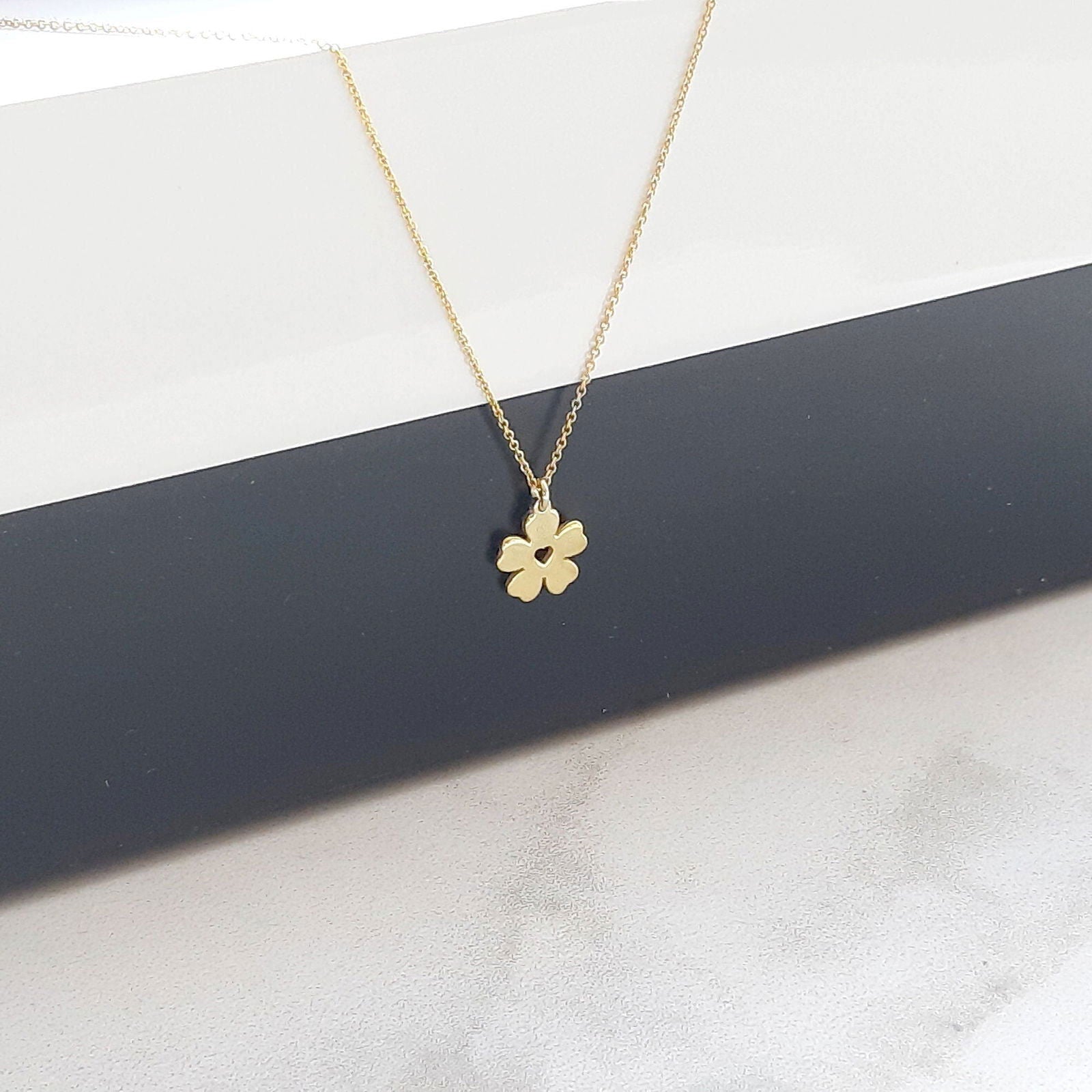 14K Yellow Gold Flower necklace - InfinityJools