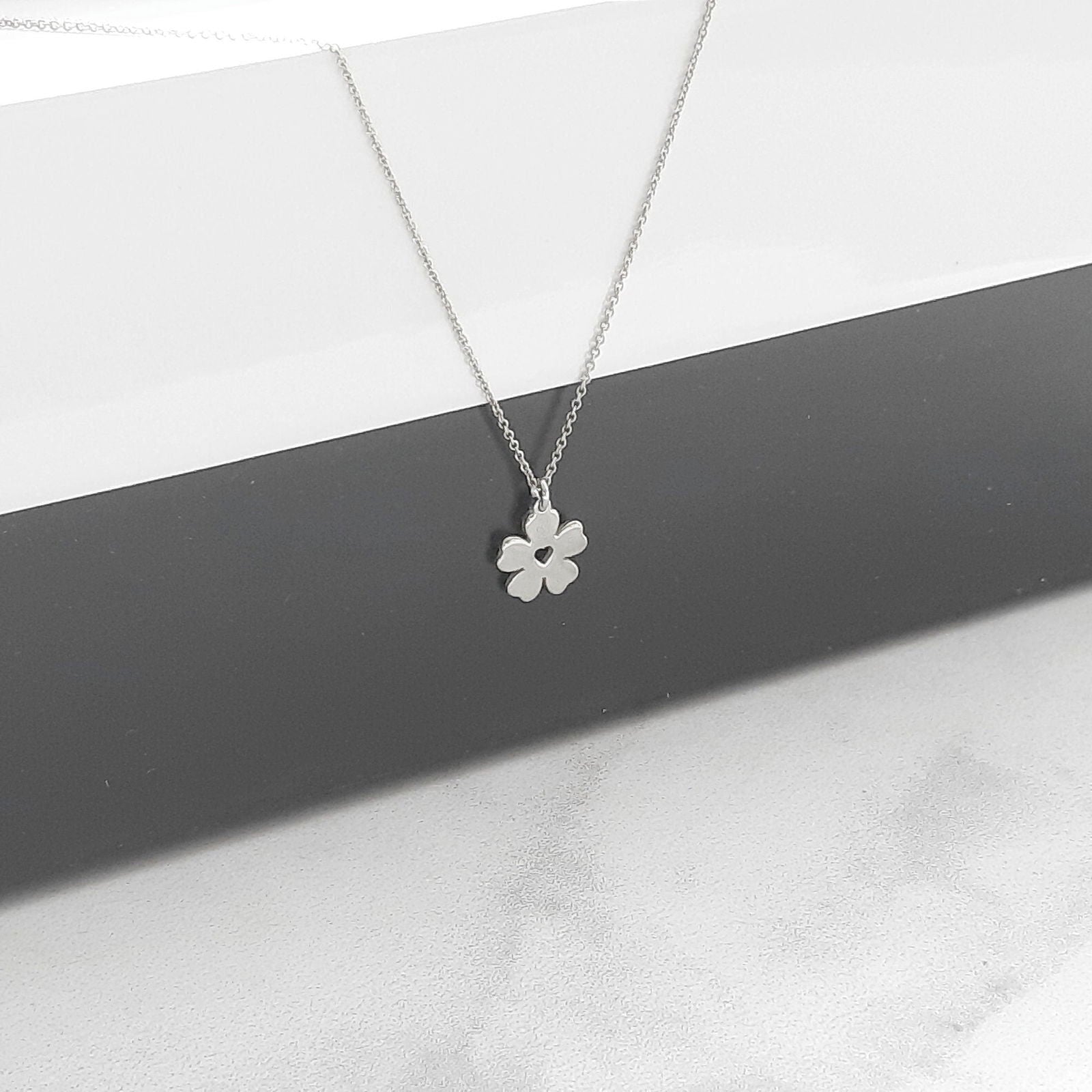 14K Yellow Gold Flower necklace - InfinityJools