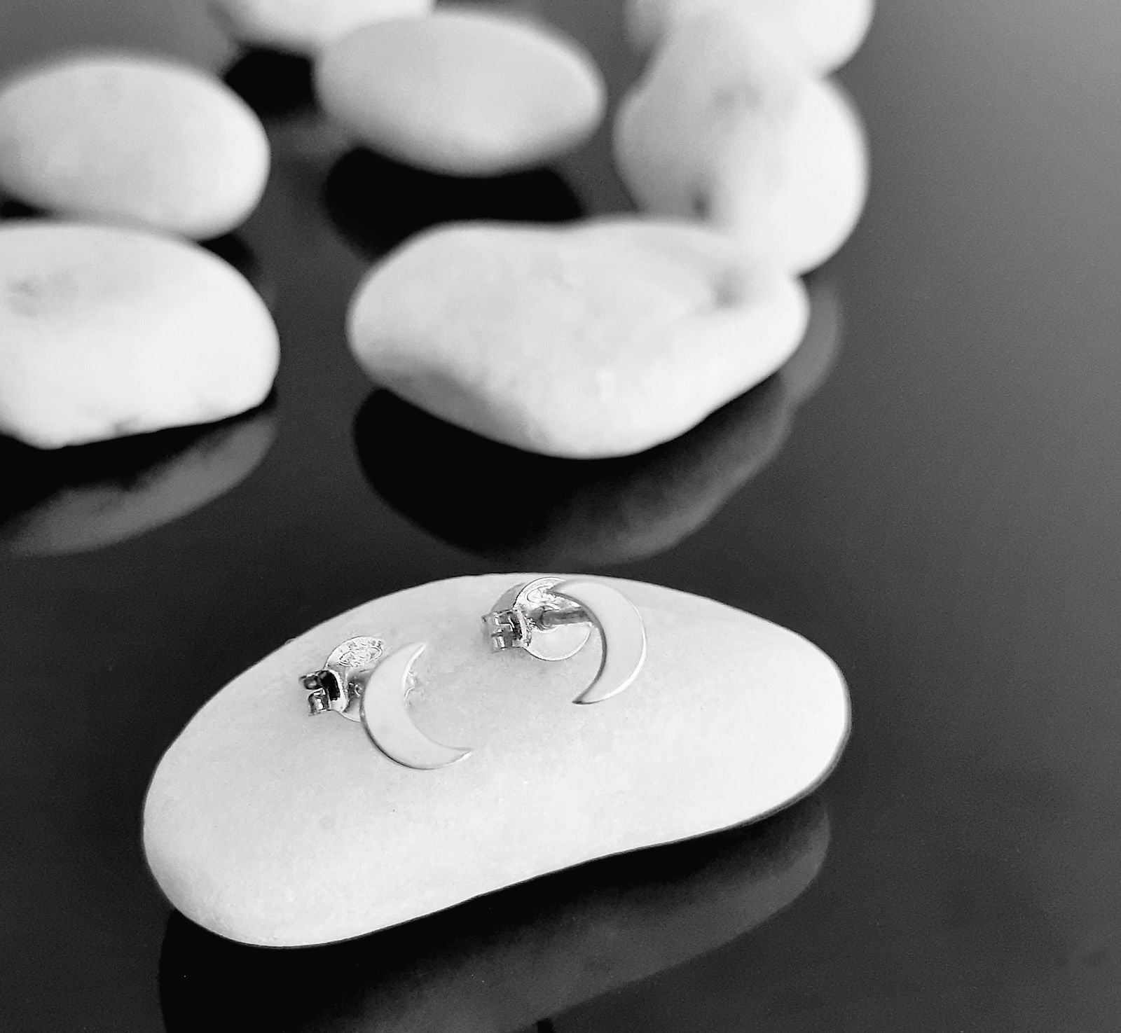 14K Solid Gold Moon Stud Earrings - InfinityJools