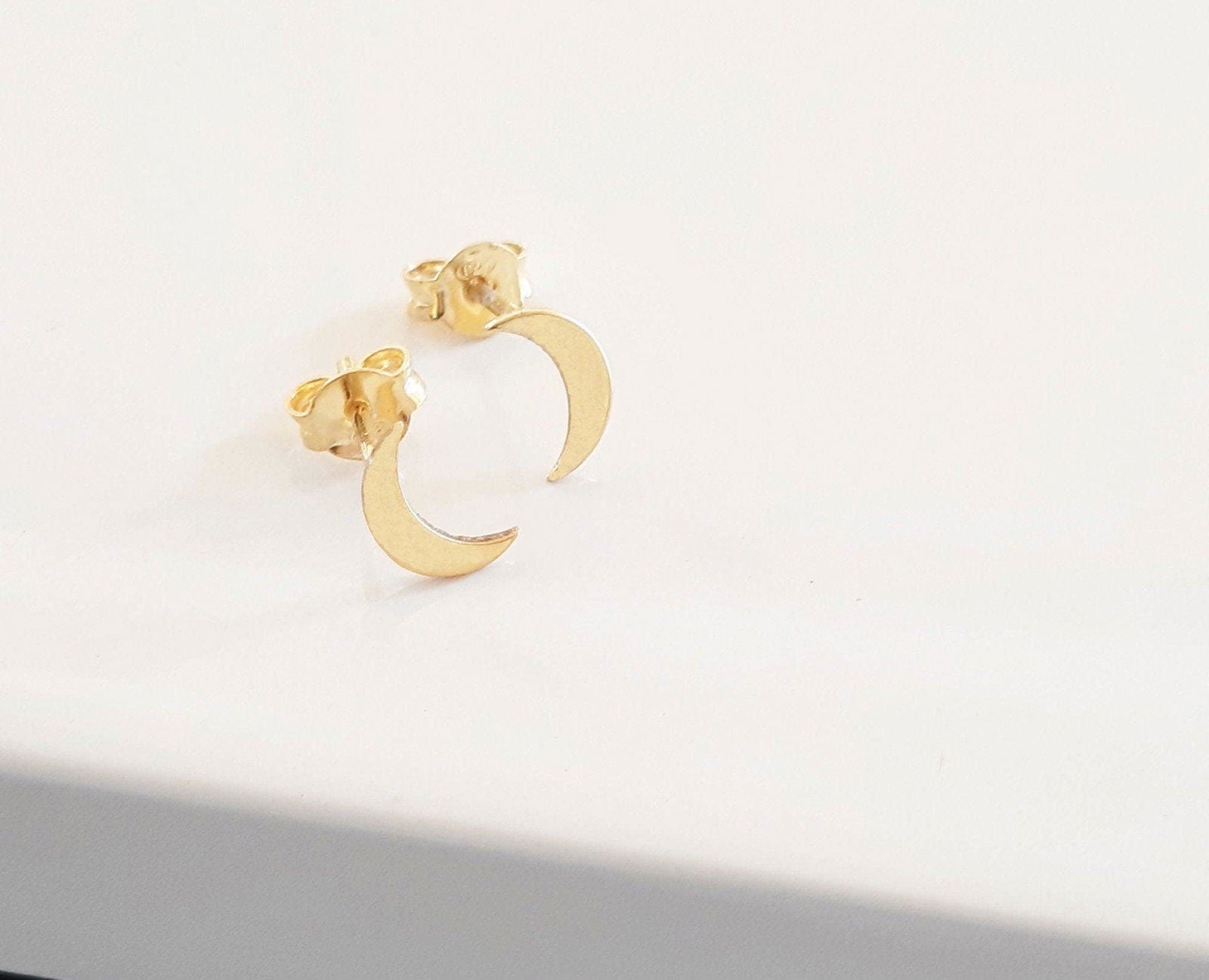 14k Gold Crescent moon Studs Earrings - InfinityJools