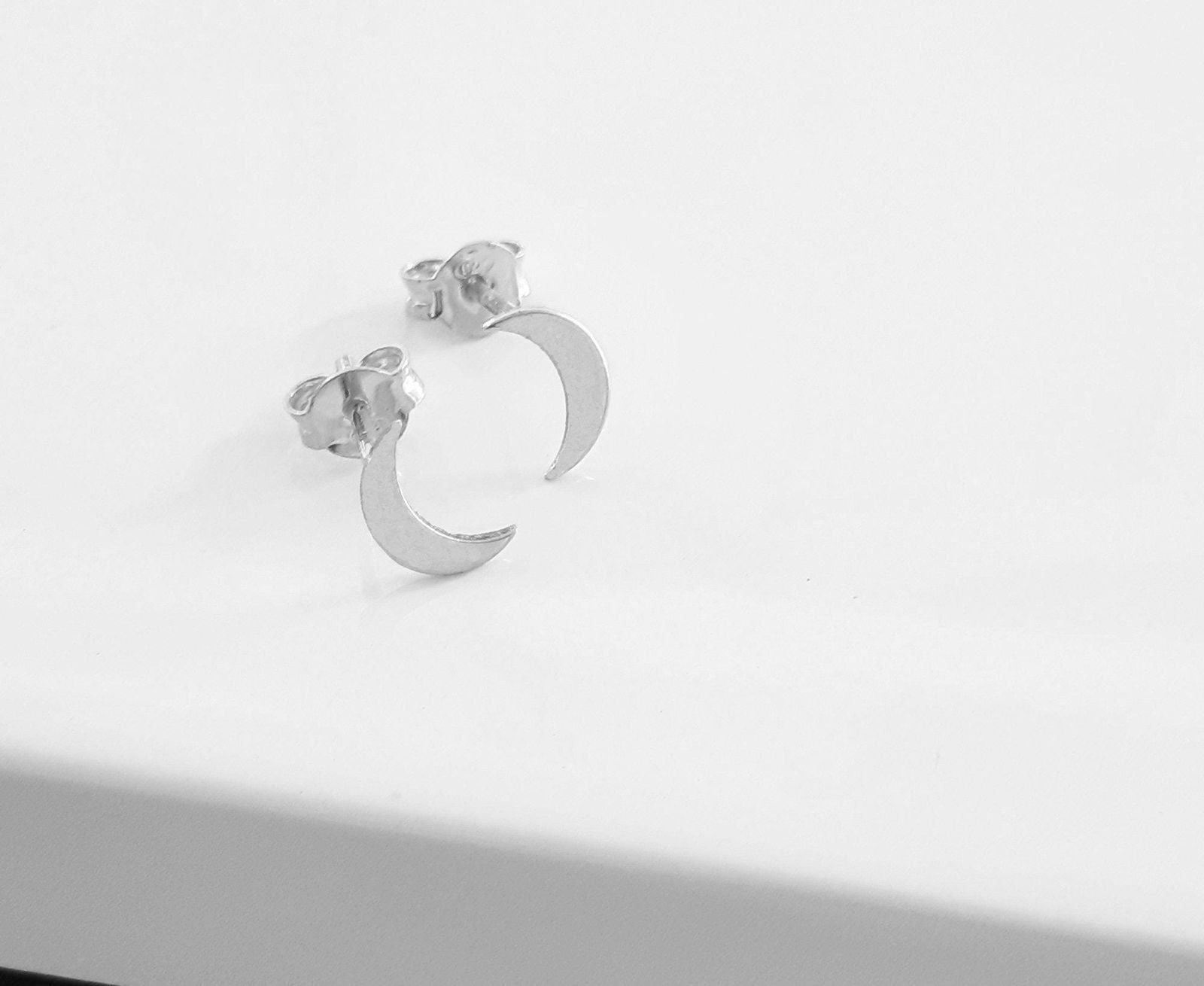 14k Gold Crescent moon Studs Earrings - InfinityJools