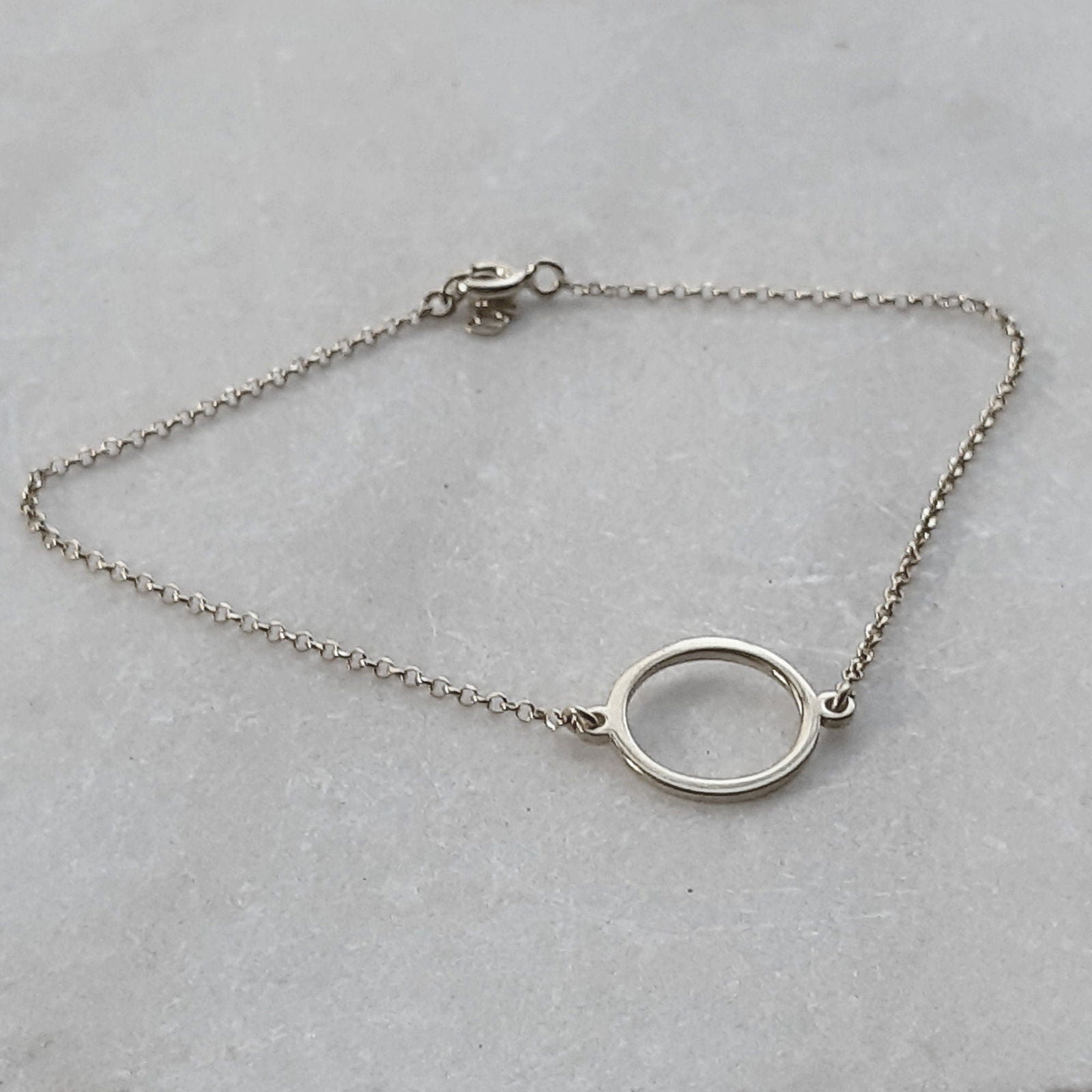 14k gold Open Circle Bracelet - Karma gold Bracelet - InfinityJools