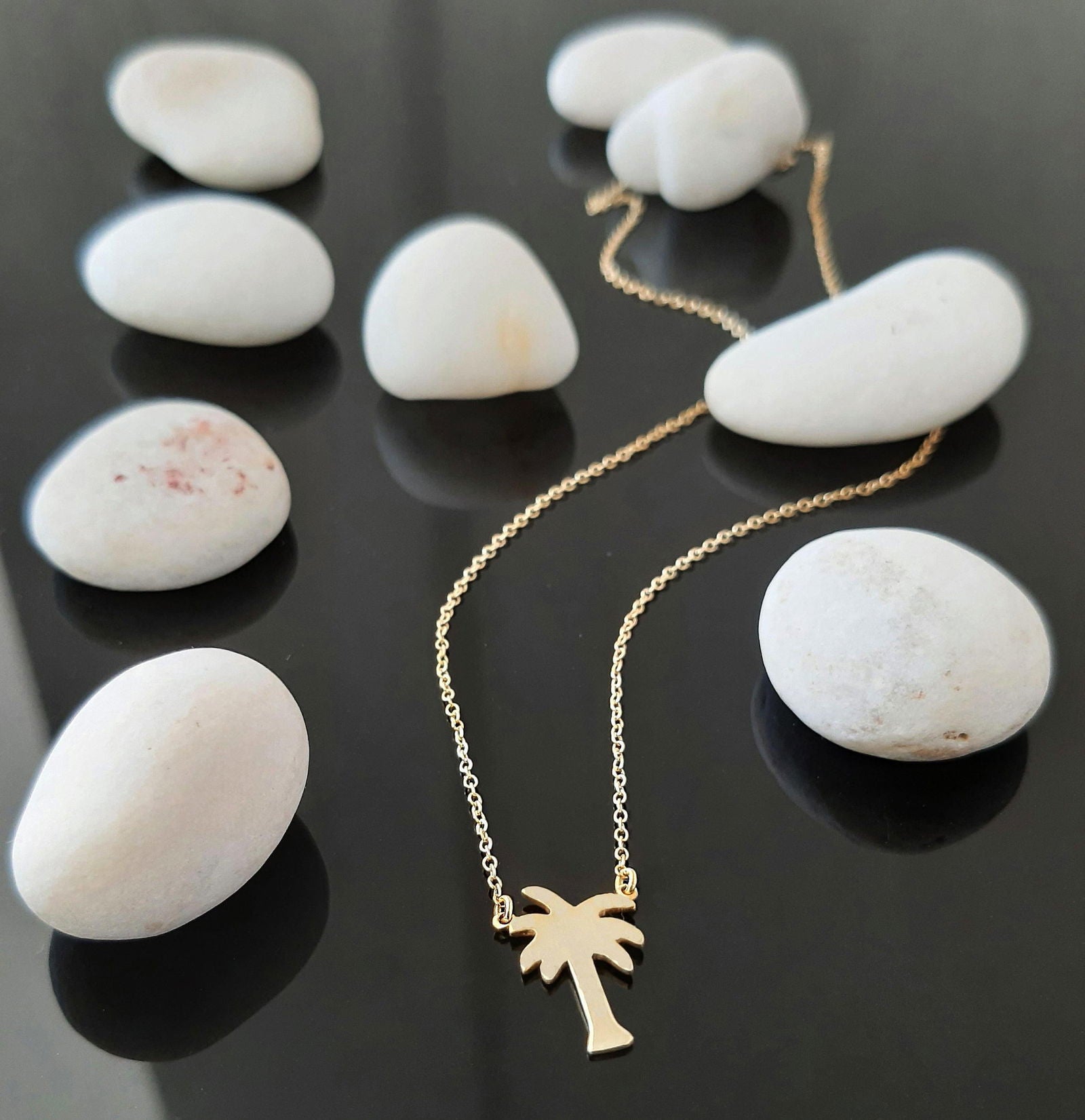 Solid Gold palm tree necklace in 14k yellow gold - InfinityJools