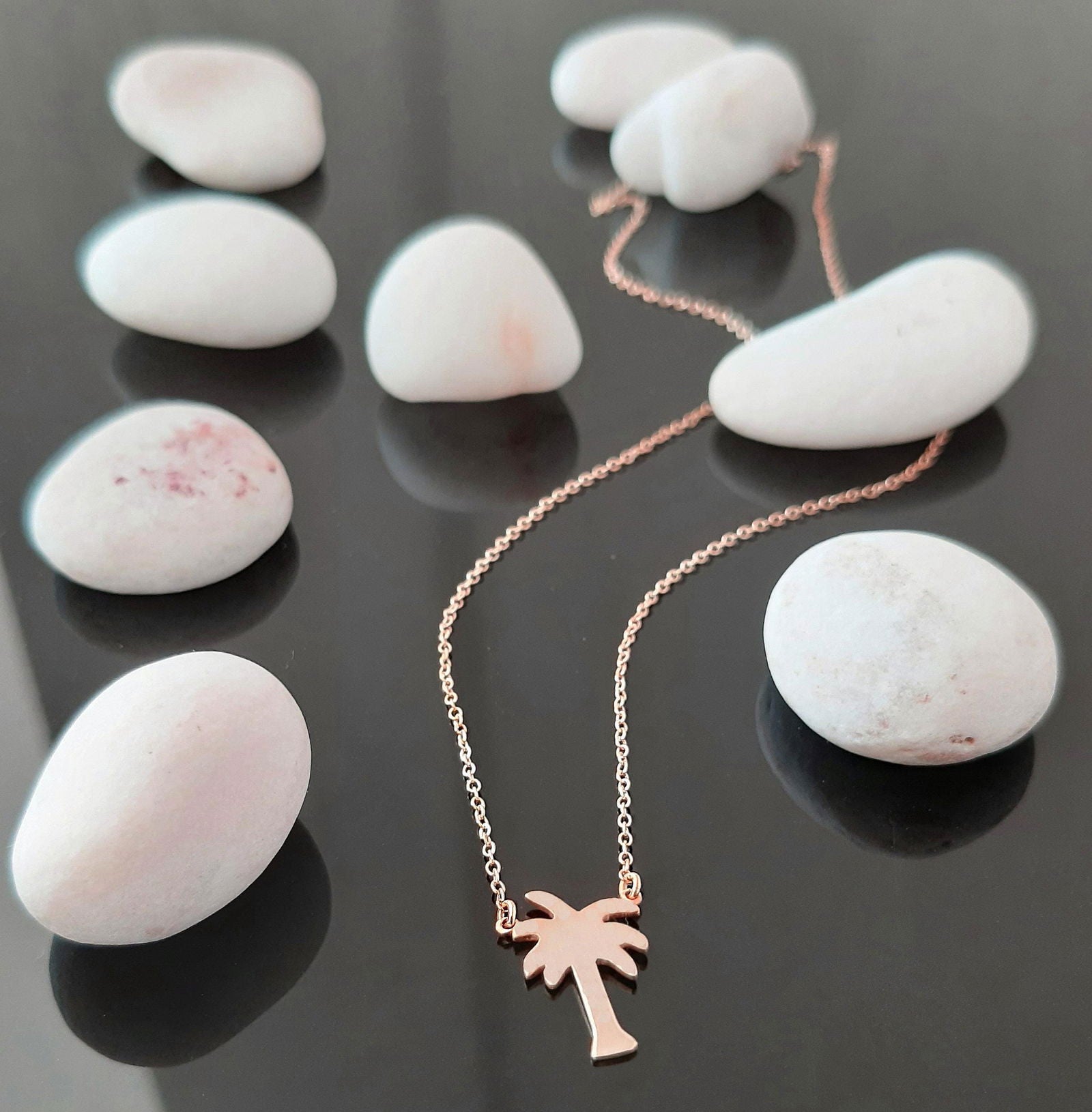 Solid Gold palm tree necklace in 14k yellow gold - InfinityJools